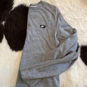 Nike Large Long Sleeve Sweater